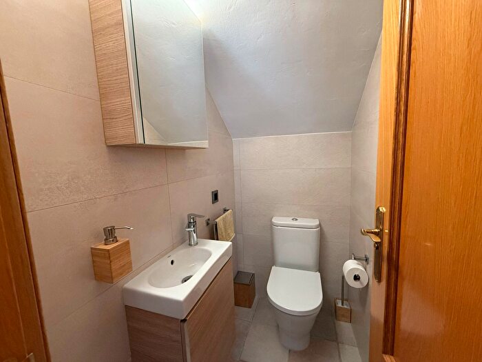Casas en venta y pisos alquiler - 2