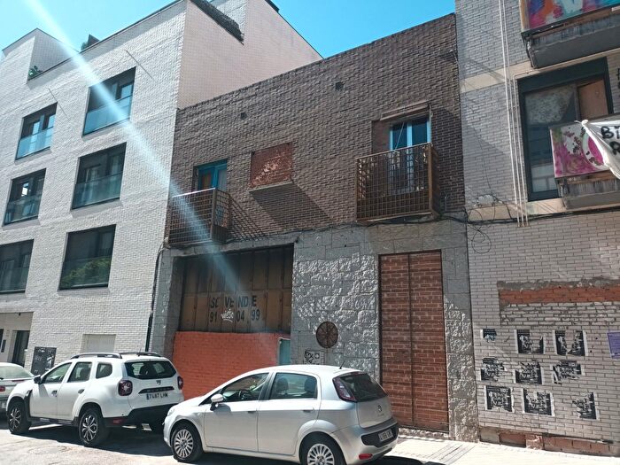 Casas en venta y pisos alquiler - 3