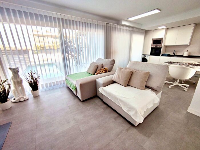 Casas en venta y pisos alquiler - 3