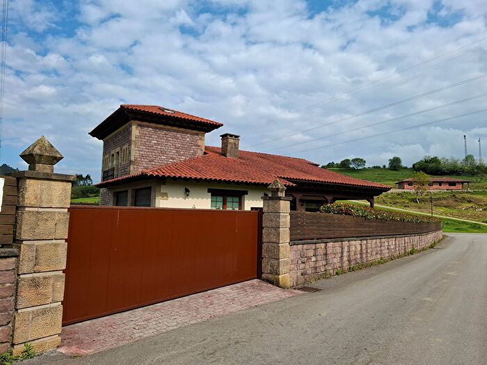 Casa en venta en Udías, Cantabria de 4 habitaciones