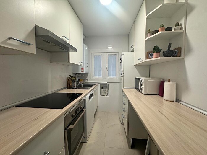 Casas en venta y pisos alquiler - 3