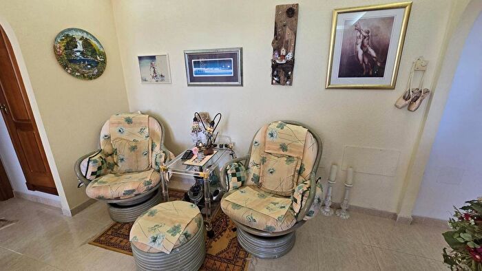Casas en venta y pisos alquiler - 3
