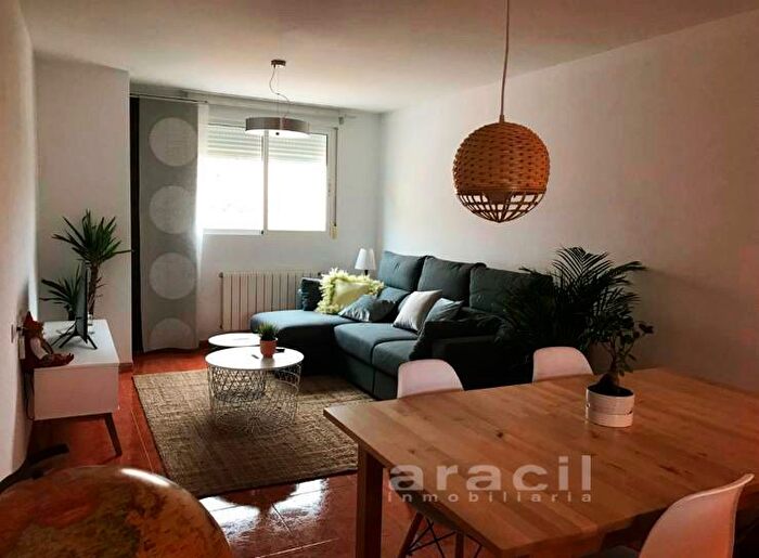 Casas en venta y pisos alquiler - 1