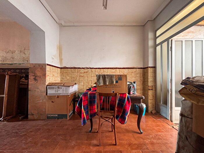 Casas en venta y pisos alquiler - 1