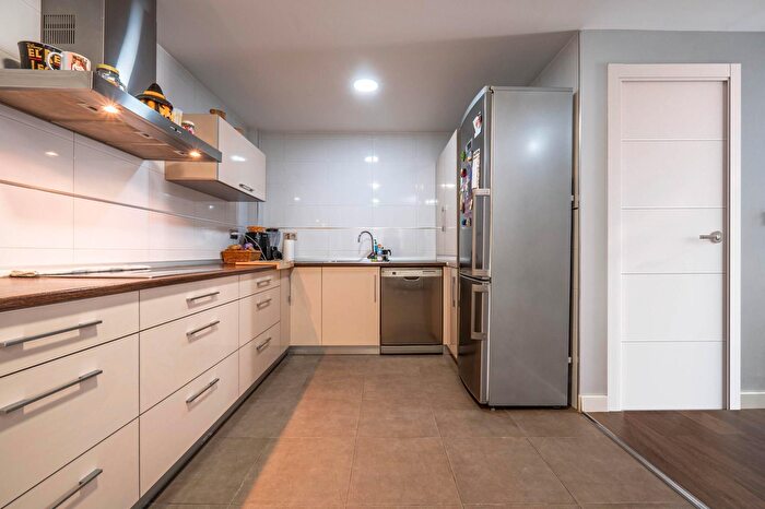 Casas en venta y pisos alquiler - 3