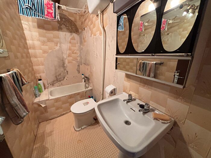 Casas en venta y pisos alquiler - 3