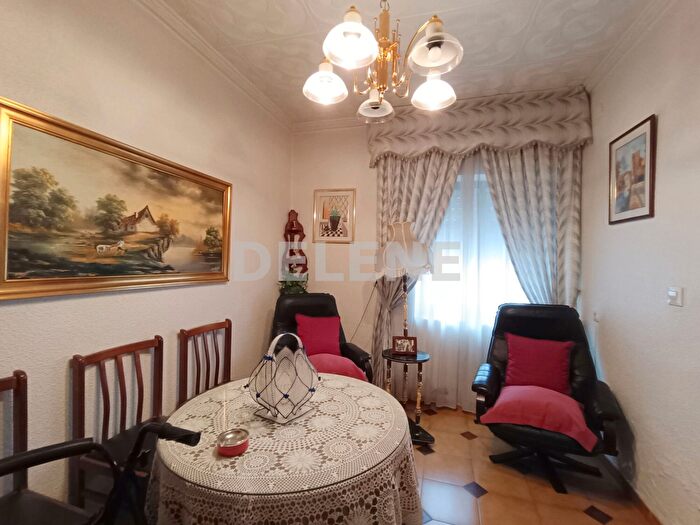 Casas en venta y pisos alquiler - 3