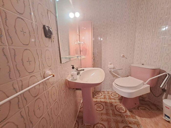 Casas en venta y pisos alquiler - 3