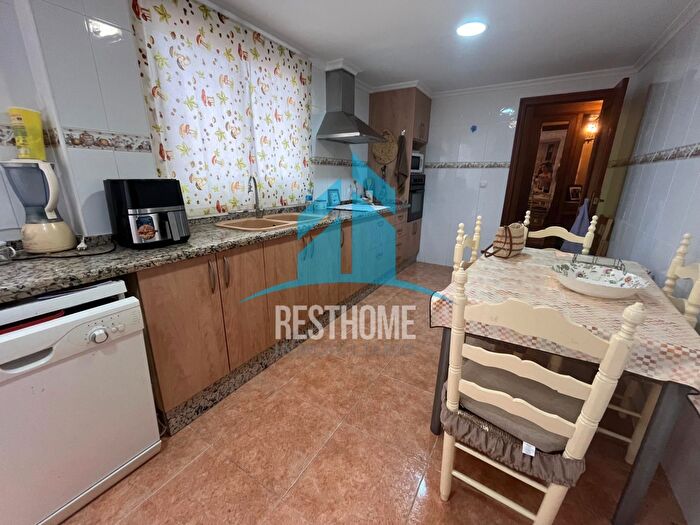 Casas en venta y pisos alquiler - 3