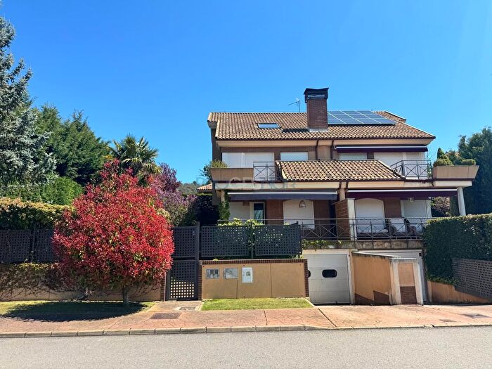 Casas en venta y pisos alquiler - 3