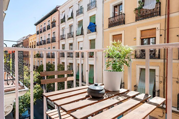 Casas en venta y pisos alquiler - 3