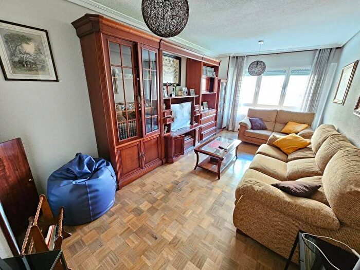Casas en venta y pisos alquiler - 1