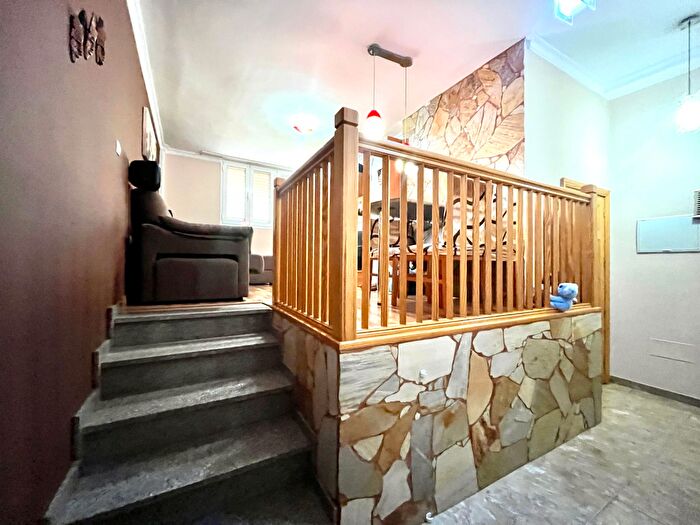 Casas en venta y pisos alquiler - 3