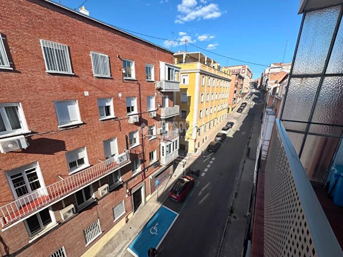 Casas en venta y pisos alquiler - 3