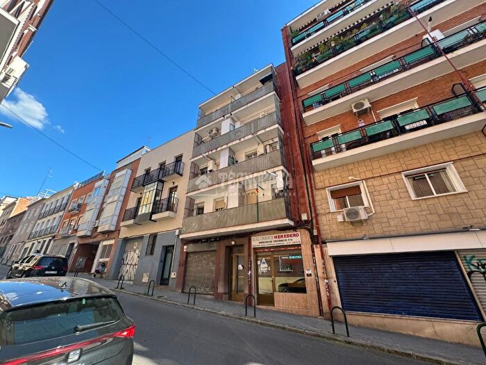 Casas en venta y pisos alquiler - 1