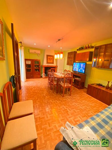 Casas en venta y pisos alquiler - 3