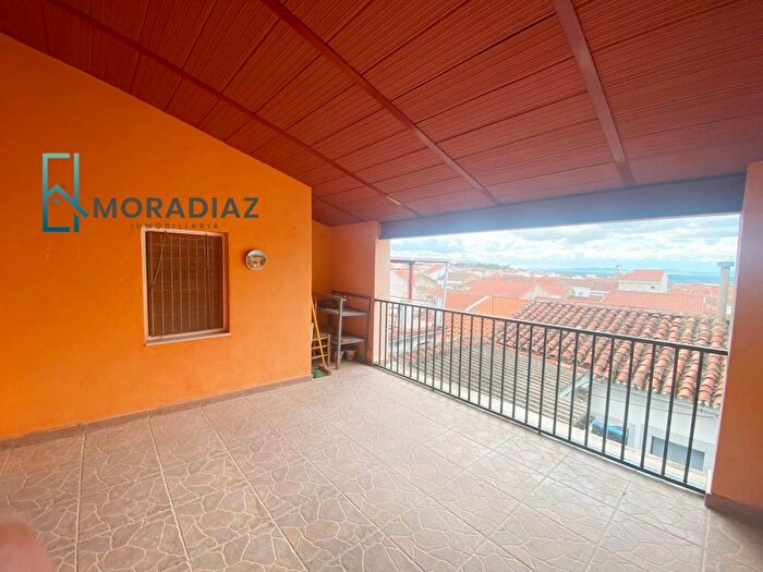Casas en venta y pisos alquiler - 3