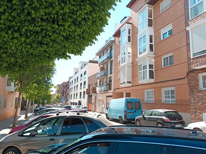 Casas en venta y pisos alquiler - 3