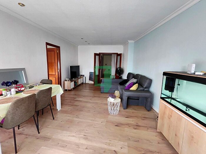 Casas en venta y pisos alquiler - 1