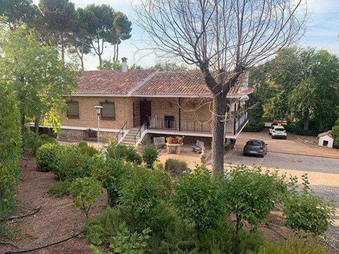 Casas en venta y pisos alquiler - 1