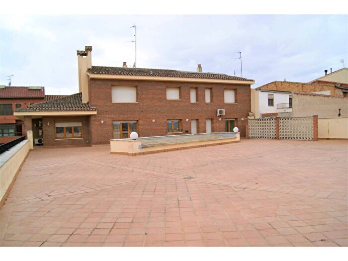 Casas en venta y pisos alquiler - 1
