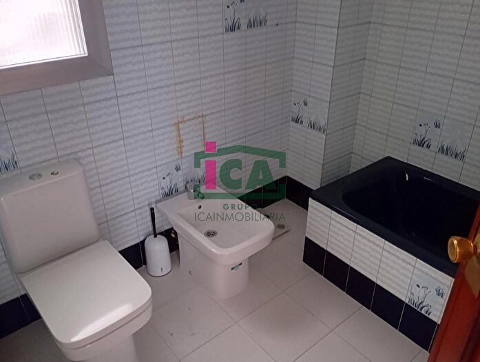 Casas en venta y pisos alquiler - 3