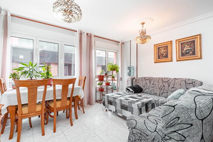 Casas en venta y pisos alquiler - 1