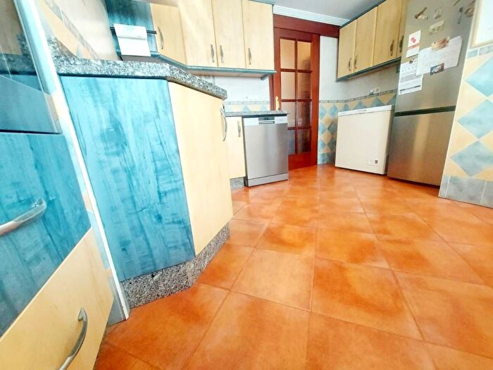 Casas en venta y pisos alquiler - 3