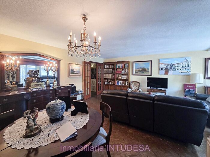 Casas en venta y pisos alquiler - 3