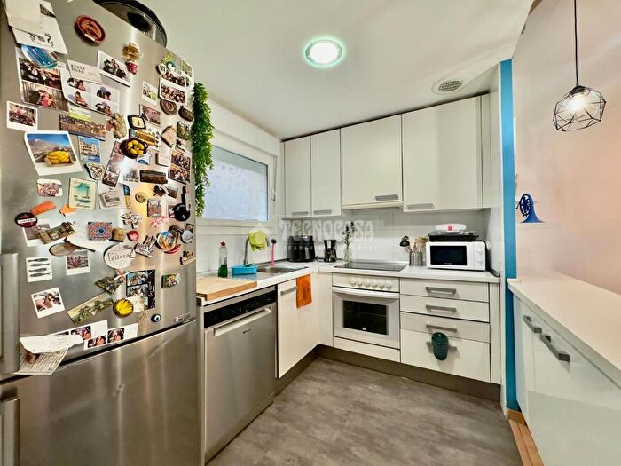 Casas en venta y pisos alquiler - 1