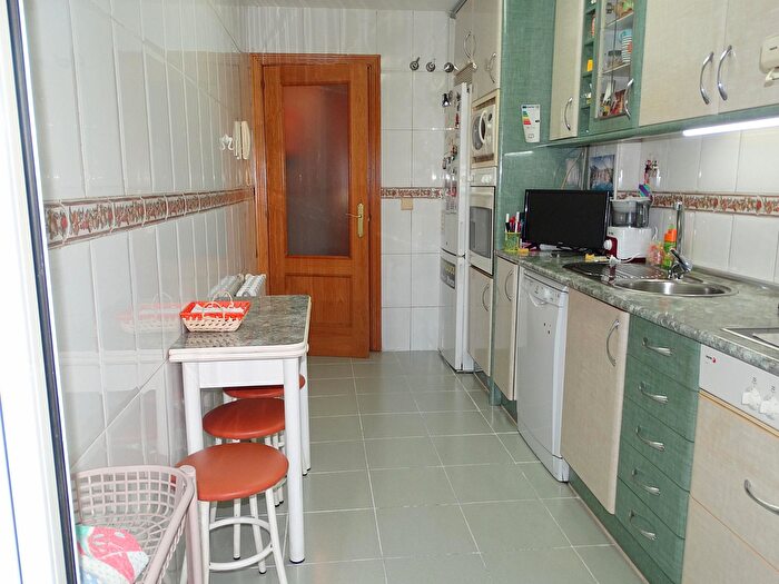 Casas en venta y pisos alquiler - 3