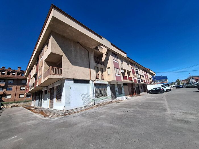 Piso en venta en Bárcena de Cicero, Cantabria de 4 habitaciones
