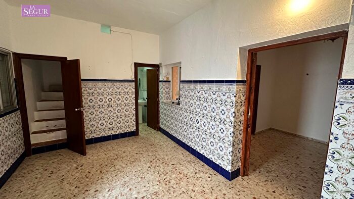 Casas en venta y pisos alquiler - 3