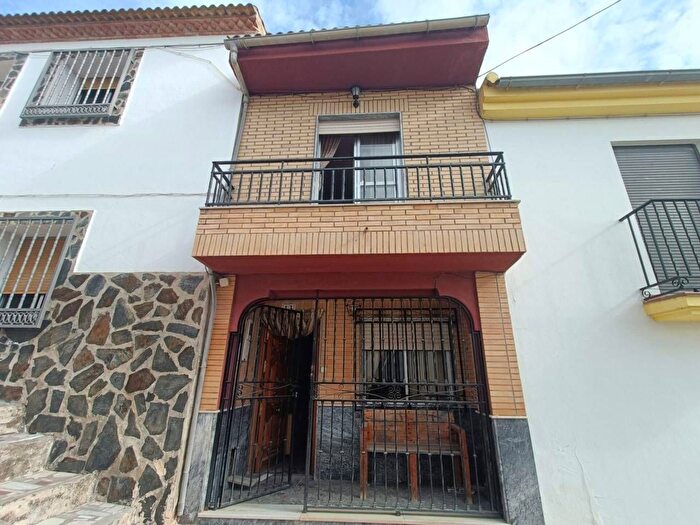 Casa en venta en Íllora, Granada de 3 habitaciones