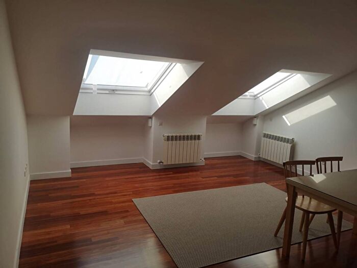 Casas en venta y pisos alquiler - 3