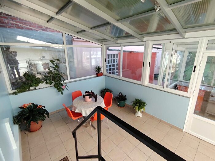 Casas en venta y pisos alquiler - 3