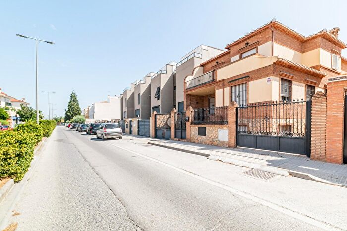 Casa en venta en Santa Fe, Granada de 6 habitaciones