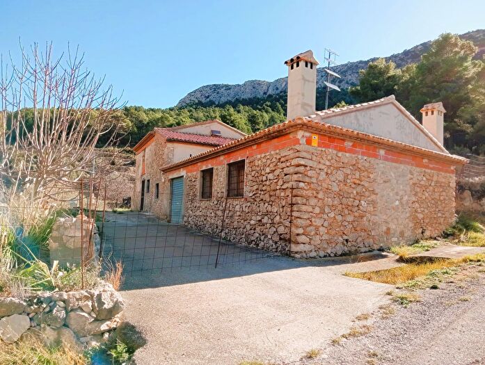 Casa en venta en Sella, Alicante de 6 habitaciones