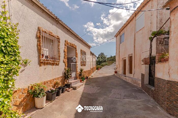 Casas en venta y pisos alquiler - 1