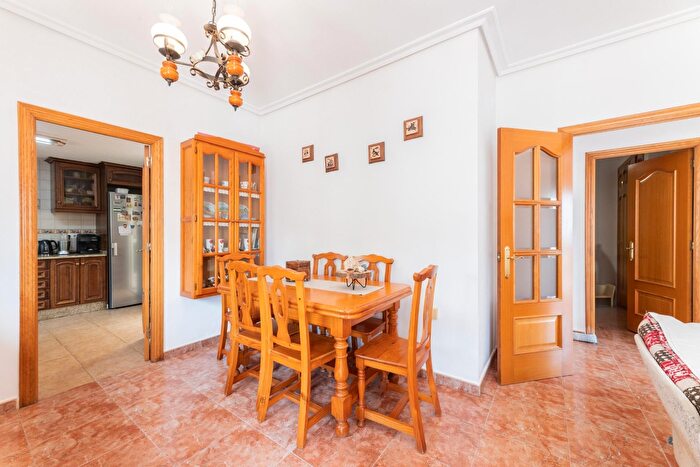 Casas en venta y pisos alquiler - 3