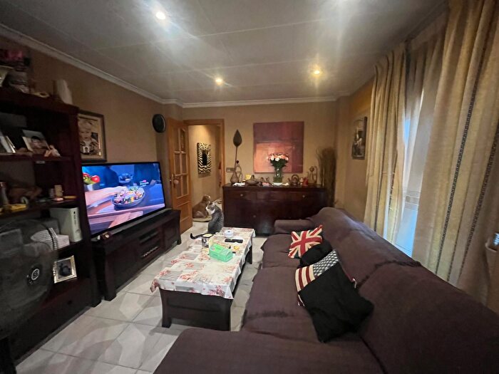Casas en venta y pisos alquiler - 3