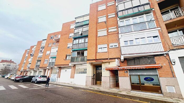 Casas en venta y pisos alquiler - 1