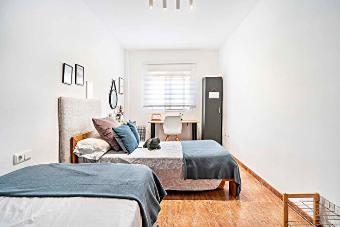 Casas en venta y pisos alquiler - 3