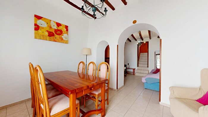Casa en venta en Benimantell, Alicante de 4 habitaciones