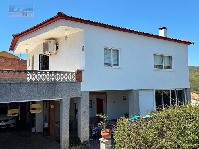 Casa en venta en La Bisbal del Penedès, Tarragona de 5 habitaciones