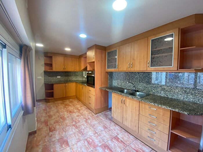 Casas en venta y pisos alquiler - 1