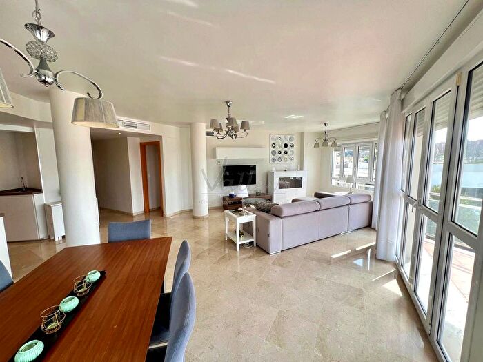 Piso en venta en Santa Bárbara Ciudad Deportiva, La Línea de la Concepción de 4 habitaciones