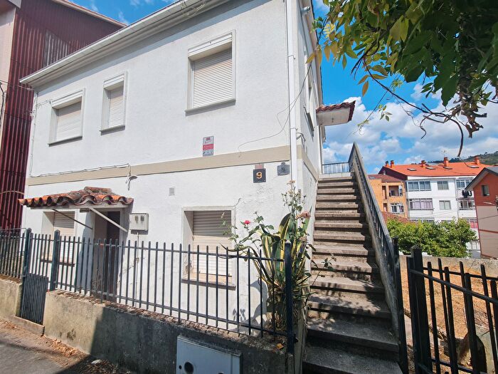 Casa en venta en Universidad, Ourense Capital de 5 habitaciones