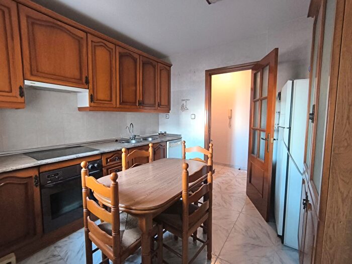 Casas en venta y pisos alquiler - 3
