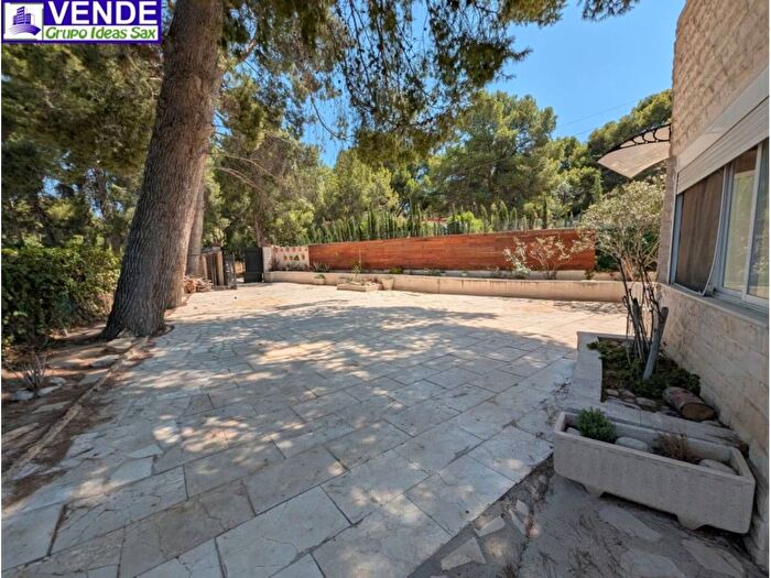 Casas en venta y pisos alquiler - 3